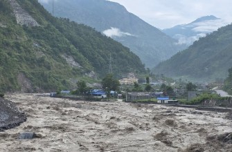 रसुवागढी हुँदै भोटेकोशीमा भीषण बाढी, तटिय क्षेत्रका बासिन्दालाई सतर्कता अपनाउन प्रशासनको अपिल