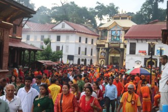साउनको तेस्रो सोमबार पशुपतिनाथमा भक्तजनको घुइँचो