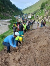 जुम्लाको हिमा गाउँपालिका–७ बागबजारस्थित नाग्मा–गमगढी सडक खण्ड पहिरोका कारण अवरुद्ध, नेपाल प्रहरीको समन्वयमा सडक खुलाउने प्रयास जारी