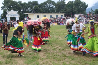 तेस्रो अन्तर्राष्ट्रिय ताप्लेजुङ गोल्डकप उद्घाटनमा स्थानीय नेवार समुदायको लाखे नाच प्रदर्शन