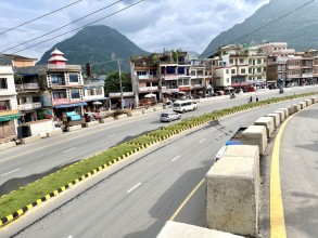 छ लेन सडकको सौन्दर्यमा हरियालीको छटा, दुबोले दमौली हजारमा बढायो आकर्षण