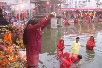 उदाउँदो सूर्यलाई अर्घ्य दिँदै छठ पर्व सम्पन्न