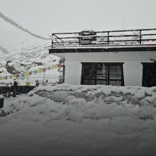 मुस्ताङको मुक्तिनाथ वरपर हिमपात, तीर्थयात्री र पर्यटक उत्साहित