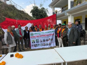ओखलढुङ्गामा स्कुल ब्याग वितरणसँगै प्रेरणादायी कार्यक्रम सम्पन्न