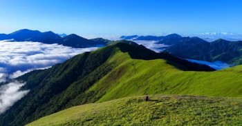 पर्यटकको आकर्षण बन्दै बागलुङको चौरीखर्क