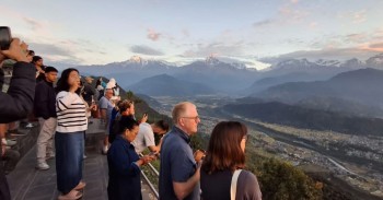 पोखरामा आन्तरिक पर्यटनको रौनक : लामो बिदाले भरिभराउ शहर