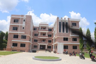 स्वास्थ्य बिमाबाट वञ्चित विपन्न परिवारलाई नगरपालिकाको सहयोग