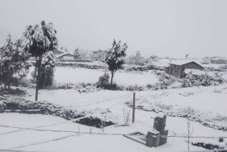 बैतडी र बागलुङमा बाक्लो हिमपात, जनजीवन प्रभावित