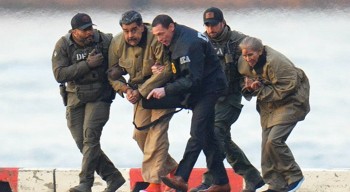 अमेरिकी अदालतमा उपस्थित गराइएपछि मदुरोले भने– ‘म अपराधी होइन, मलाई अपहरण गरिएको हो’