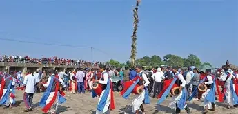 मेडरी नाच सीप युवा पुस्तामा सिकाउँदै पाका