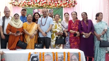 प्रतिष्ठानको दही चिउरा कार्यक्रममा कांग्रेस नेताहरुको भीड