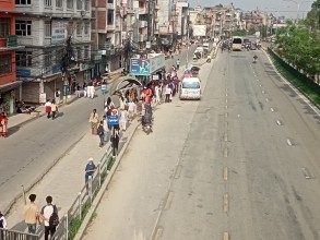 सार्वजनिक यातायात ठप्प हुँदा यात्रु मारमा
