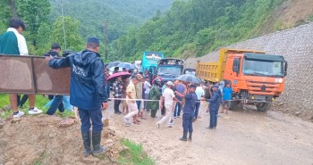 दाउन्नेमा बाटो भासिदा नारायणघाट–बुटवल सडक खण्ड बन्द