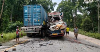 ट्रक र कन्टेनर ठोक्किँदा कन्टेनर चालकको मृत्यु