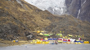 पदमार्गका लागि अन्नपूर्ण आधार शिविरमा पर्यटकको चहलपहल