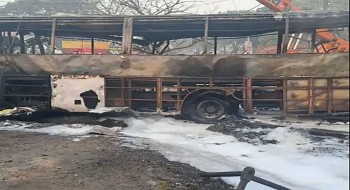 बुटवलबाट नेपालीसहित बस भारतको बलरामपुरमा दुर्घटना, दुईको मृत्यु