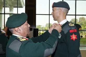 प्रधान सेनापतिद्वारा दर्ज्यानी चिन्ह प्रदान