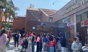 उडान खुल्ने प्रतीक्षामा विमानस्थलमा अलपत्र यात्री