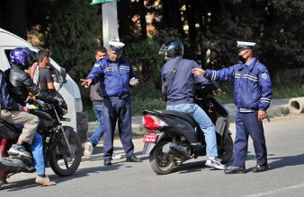 रसुवामा ट्राफिक कारबाही तीव्र