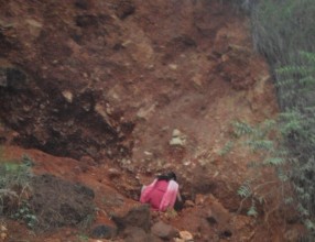 ढिस्कोले पुरिएर किशोरीको मृत्यु