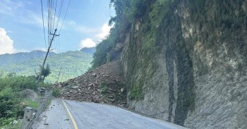 मुग्लिन–नारायणगढ सडकमा सुक्खा पहिरो, यातायात पूर्ण रूपमा अवरुद्ध