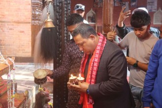 परराष्ट्रमन्त्री खनालद्वारा मनमैजु मन्दिरमा पूजाअर्चना