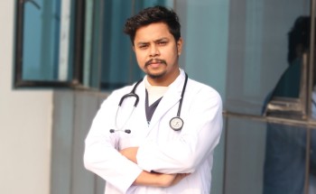 घर घरमै चिकित्सा सेवा पुर्याउँदै डा चेवन