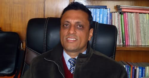 अदालत आफैं जाहेरवाला हुनु उपयुक्त होइन : वरिष्ठ अधिवक्ता टीकाराम भट्टराई