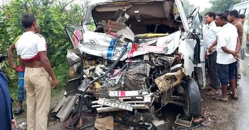 सुनसरीमा भएको सवारी दुर्घटनामा तीनको मृत्यु, १५ यात्रु घाइते
