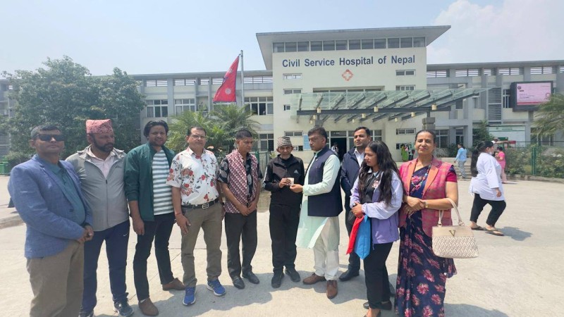 बिजयखर्क मैत्री  समाजद्वारा ढकाललाई सहयोग हस्तान्तरण