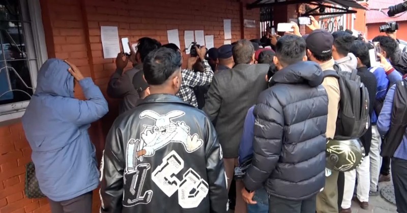 सिंहदरबार प्रवेश नपाएपछि जेनजी समूहले गेटमै टाँसे मागपत्र