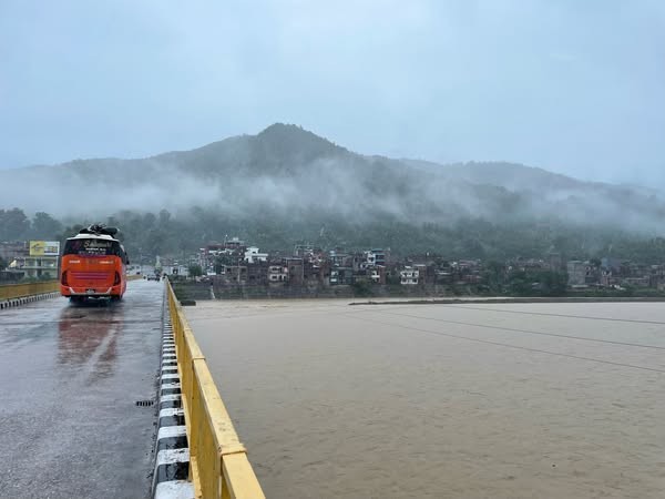 दाङ, राप्ती गाउँपालिका – अविरल वर्षापछि भालुबाङबाट देखिएको उर्लिएको राप्ती नदी