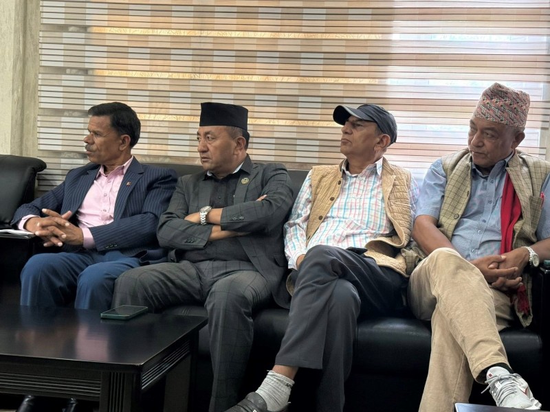 उर्जामन्त्रीसँग दुधकोशी आयोजनाबारे जनप्रतिनिधिहरुको गम्भीर भेटवार्ता