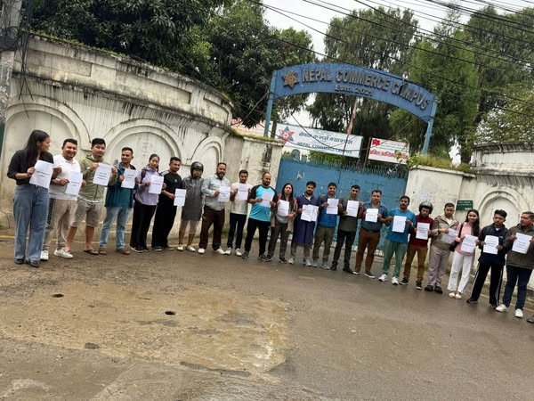 संविधानको संरक्षण र सम्मानको माग गर्दै नेकपा एमाले र नेकपा (एकीकृत समाजवादी) निकट कार्यकर्ताहरू