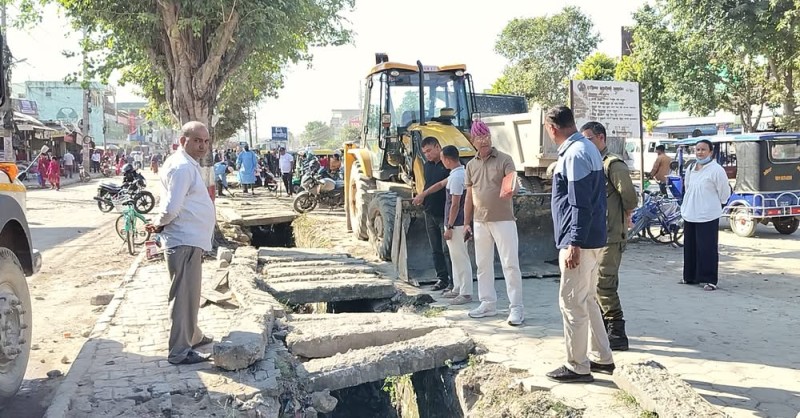 गोदावरी नगरपालिकाद्वारा अत्तरिया बजारका सडक नाली सरसफाइ अभियान तीव्र