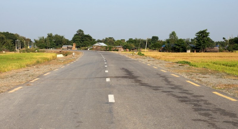 बिहीबारदेखिको निरन्तर वर्षाका कारण मेची राजमार्गअन्तर्गत इलाम–राजदुवाली सडकखण्ड अवरुद्ध भएको छ