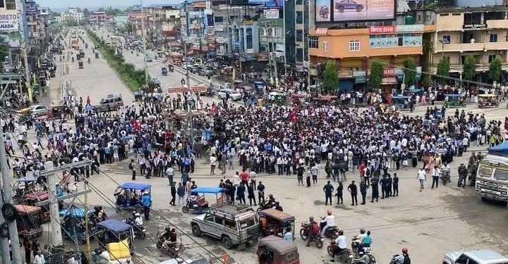 इटहरीमा जेनजीको प्रदर्शनका क्रममा १२ जना सुरक्षाकर्मी घाइते
