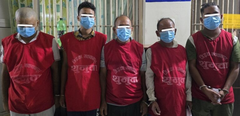 जुवा खेलिरहेको अवस्थामा पाँच जना पक्राउ 
