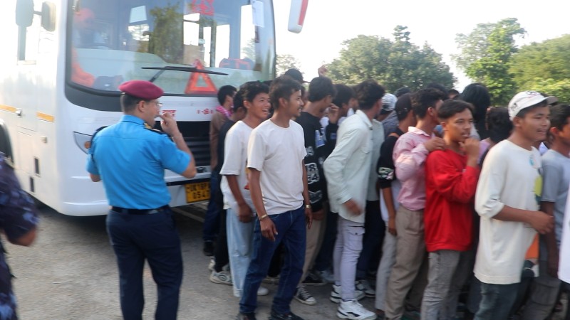 भारतमा उद्धारपछि फर्केका नेपाली भन्छन् : ‘सयौं नेपाली भारतमा फसिरहेका छन्’