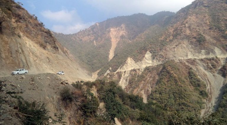 इकुमा पुनः पहिरो, अरनिको राजमार्ग पूर्ण अवरुद्ध