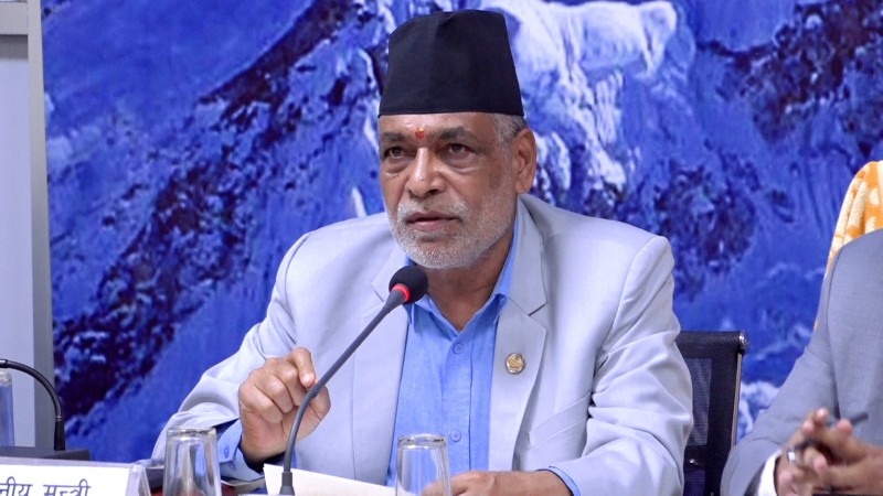 मलको अभाव छैन तर पर्याप्त उपलब्ध गराउन सकिदैन् :मन्त्री अधिकारी