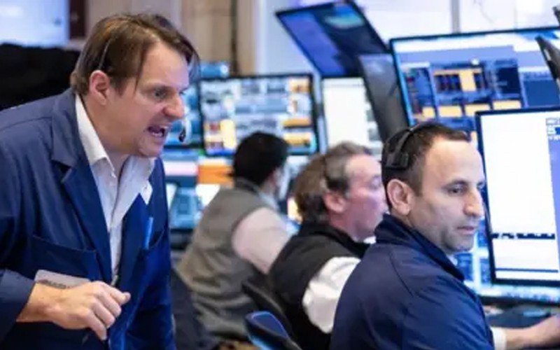 ट्रम्पको विश्वव्यापी आयातकर घोषणाले अमेरिकी शेयर बजारमा पहिरो 