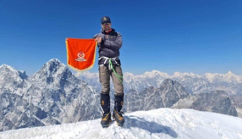 सशस्त्र प्रहरी निरीक्षक पौडेलद्वारा सगरमाथा आरोहण