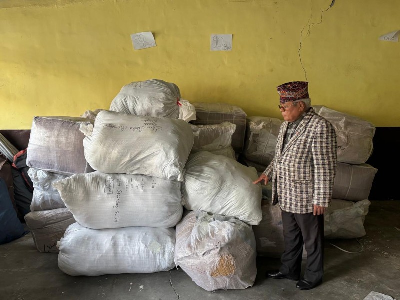 रामप्रसाद गाउपालिकाका दुई वडामा ७५० विद्यार्थीलाई न्यानो ज्याकेट वितरण, पूर्वमन्त्री कृपा सुर शेर्पाको पहल