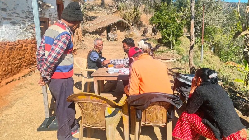 बैतडीमा टोल–टोलमै पुगेर नसर्ने रोगको परीक्षण