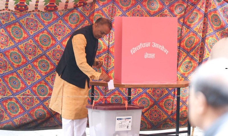 नेपाली कांग्रेसका सभापति थापाद्वारा मतदान