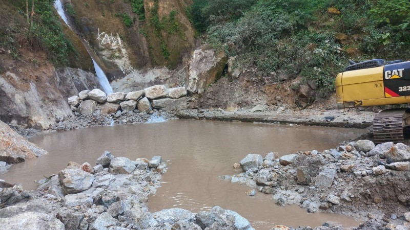 बाढीले क्षति पुर्‍याएको तीनतले झरनाको पुनर्निर्माण सुरु