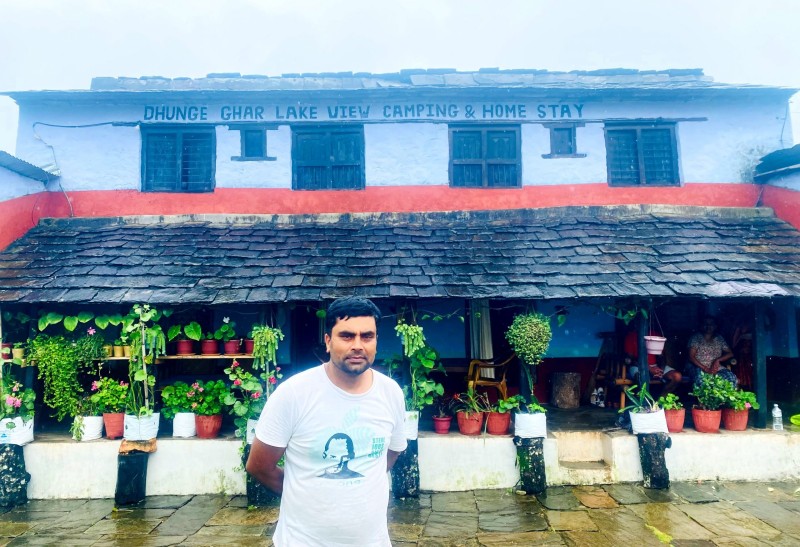 पुरानो घर सजाउँदै, पर्यटकलाई लोभ्याउँदै निरबानेका लक्ष्मण