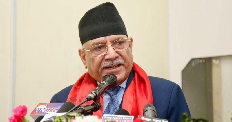 ओलीप्रति लक्षित गर्दै प्रचण्डको टिप्पणी : ‘दुई तिहाइको दम्भले हेलिकोप्टर चढेर भाग्दा पनि चेत आएन’