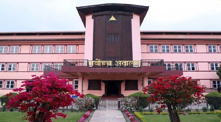 सरकारलाई एकपछि अर्को धक्का : भूमिआयोग खारेज गर्ने निर्णय सर्वोच्चद्वारा बदर